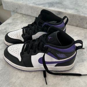 Air Jordan 1 mid little kid size 2youth  used